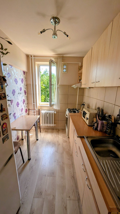 apartament cu 2 camere,etaj intermediar,zona Iulius Mall