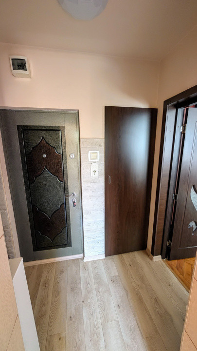 apartament cu 2 camere,etaj intermediar,zona Iulius Mall