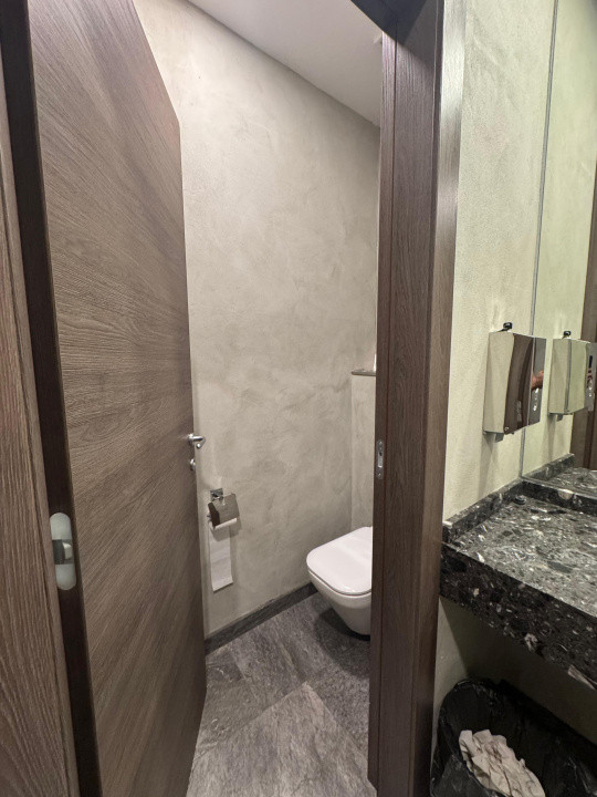 Cladire de Vanzare, Spatii comerciale, 1000mp, Central