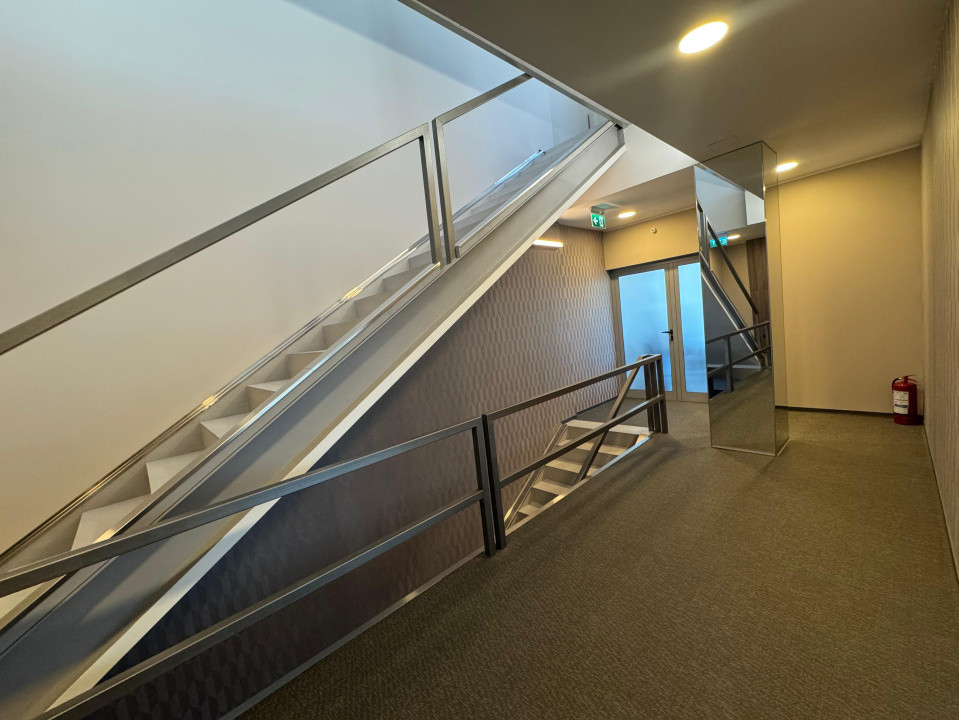 Cladire de Vanzare, Spatii comerciale, 1000mp, Central