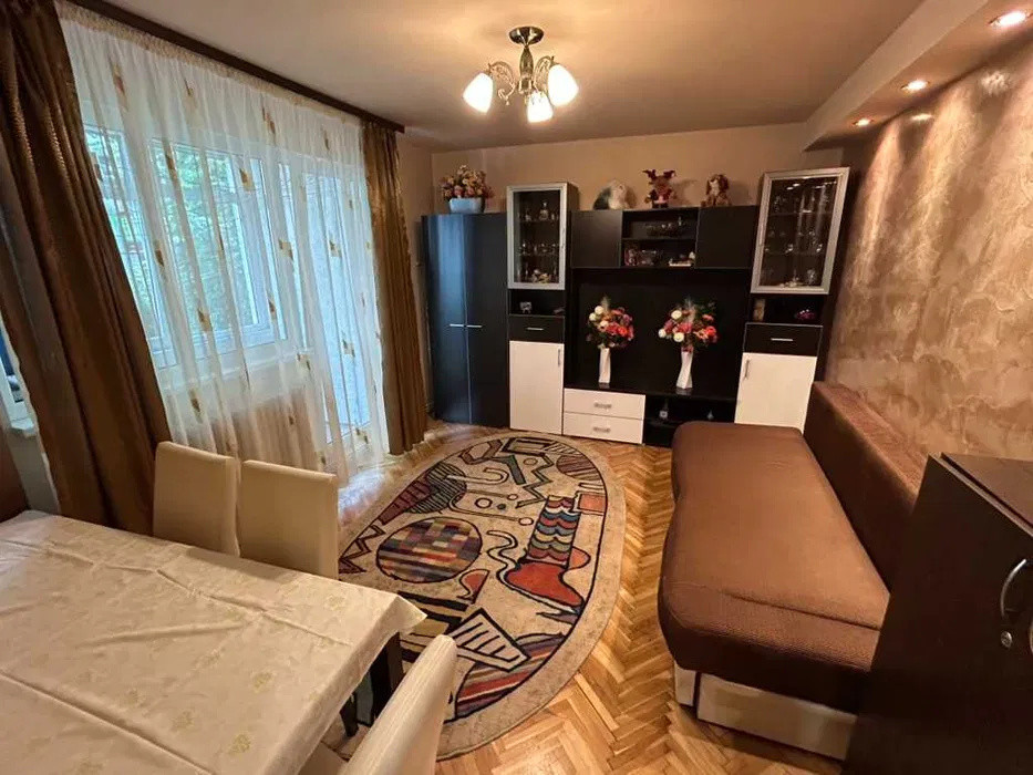 Apartament cu 3 camere si baclon, 75 mp, zona strazii Agricultorilor