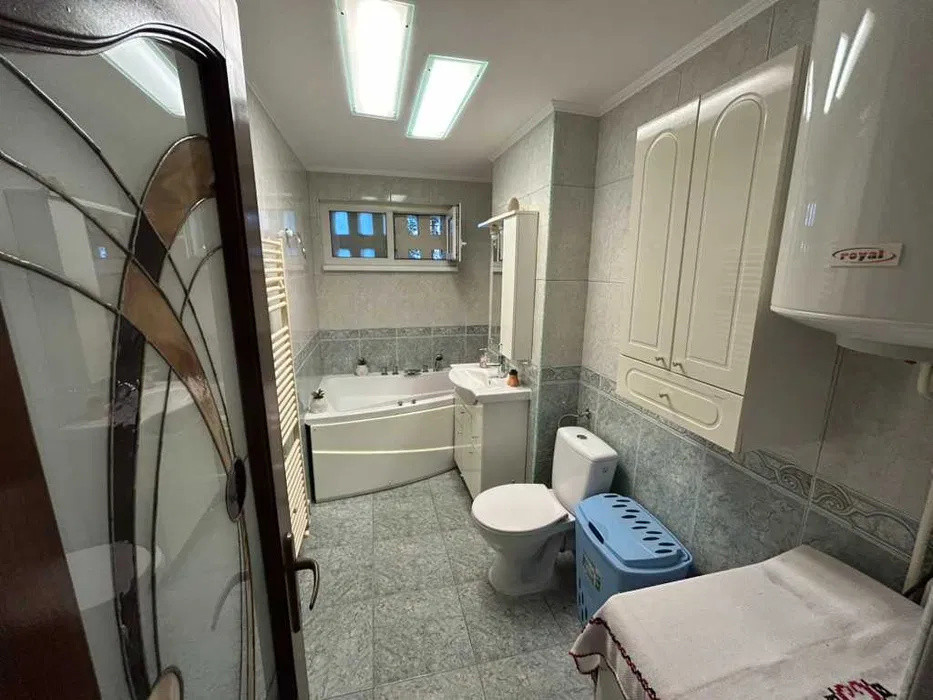 Apartament cu 3 camere si baclon, 75 mp, zona strazii Agricultorilor