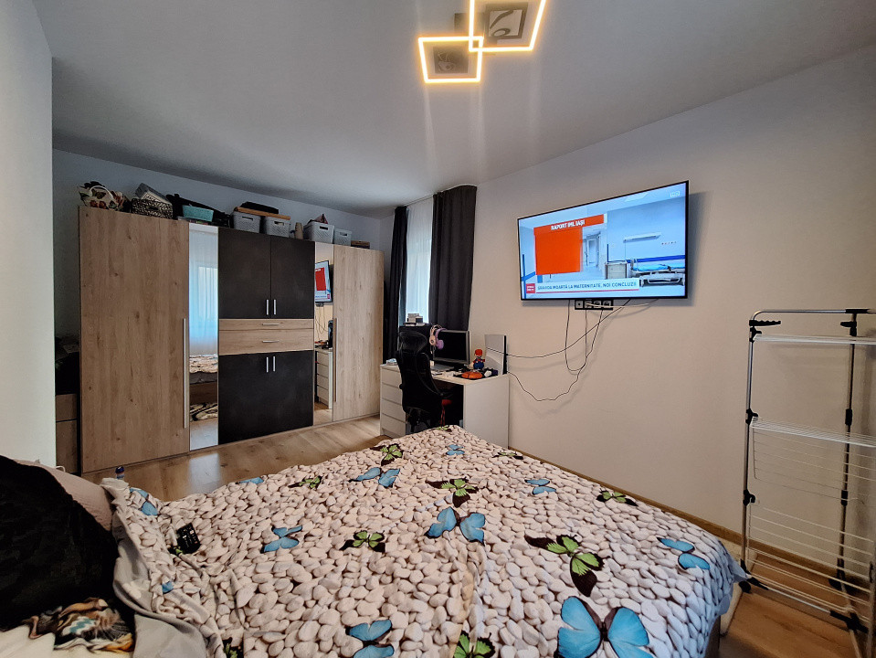 Apartament cu 3 camere, 54 mp, balcon, zona Terra