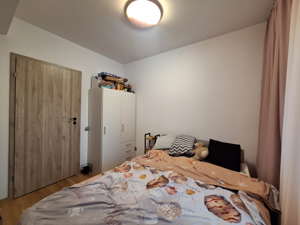 Apartament cu 3 camere, 54 mp, balcon, zona Terra