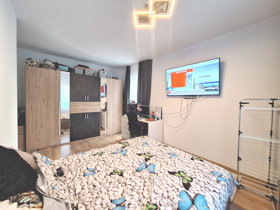 Apartament cu 3 camere, 54 mp, balcon, zona Terra