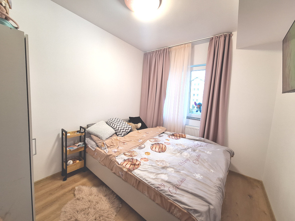 Apartament cu 3 camere, 54 mp, balcon, zona Terra