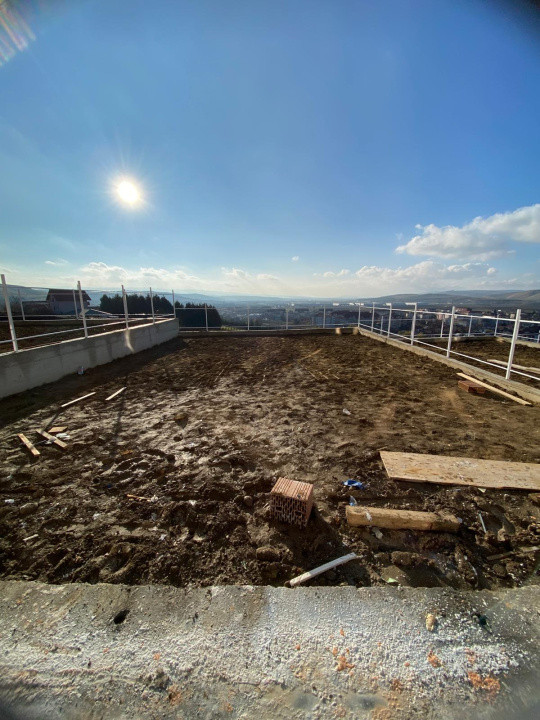 Apartament cu grădină de 156 mp, priveliste, zonă liniștită din Apahida