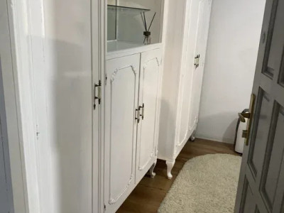 Apartament o camera demisol