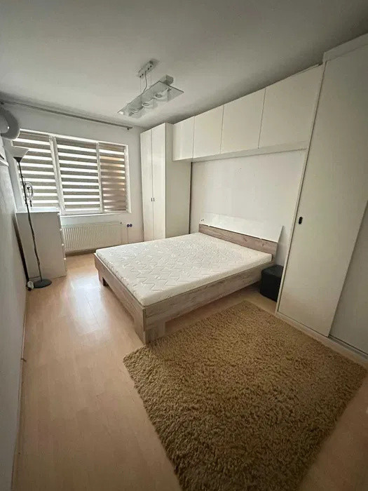 Apartament cu 2 camere, 50 mp, etaj intermediar, cu parcare, zona Petrom