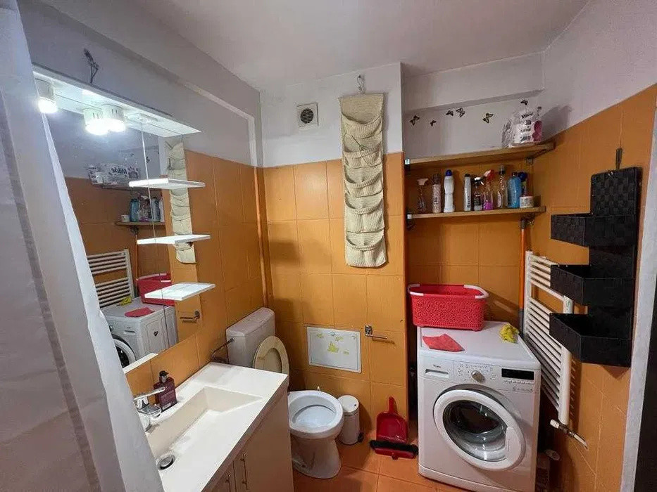 Apartament cu 2 camere, 50 mp, etaj intermediar, cu parcare, zona Petrom
