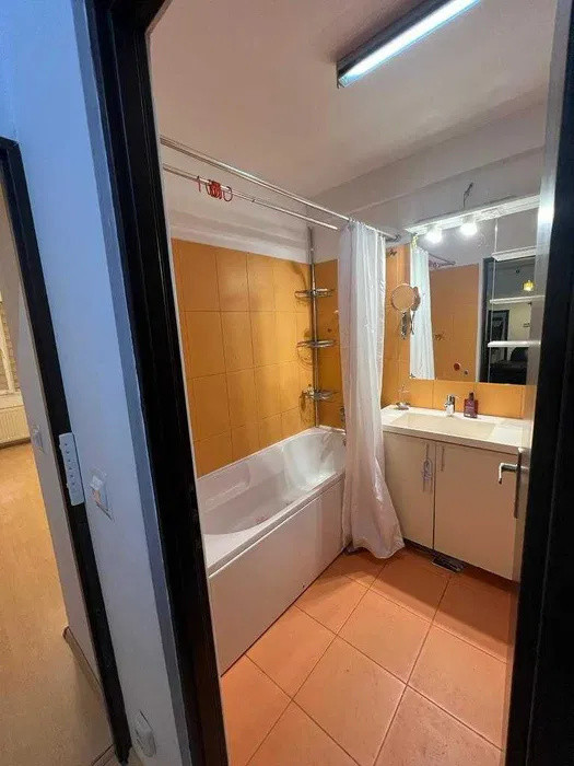 Apartament cu 2 camere, 50 mp, etaj intermediar, cu parcare, zona Petrom