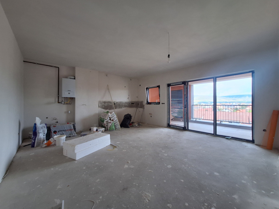 Apartament cu 3 camere, semifinisat, terasa, zona Parcului Poligon