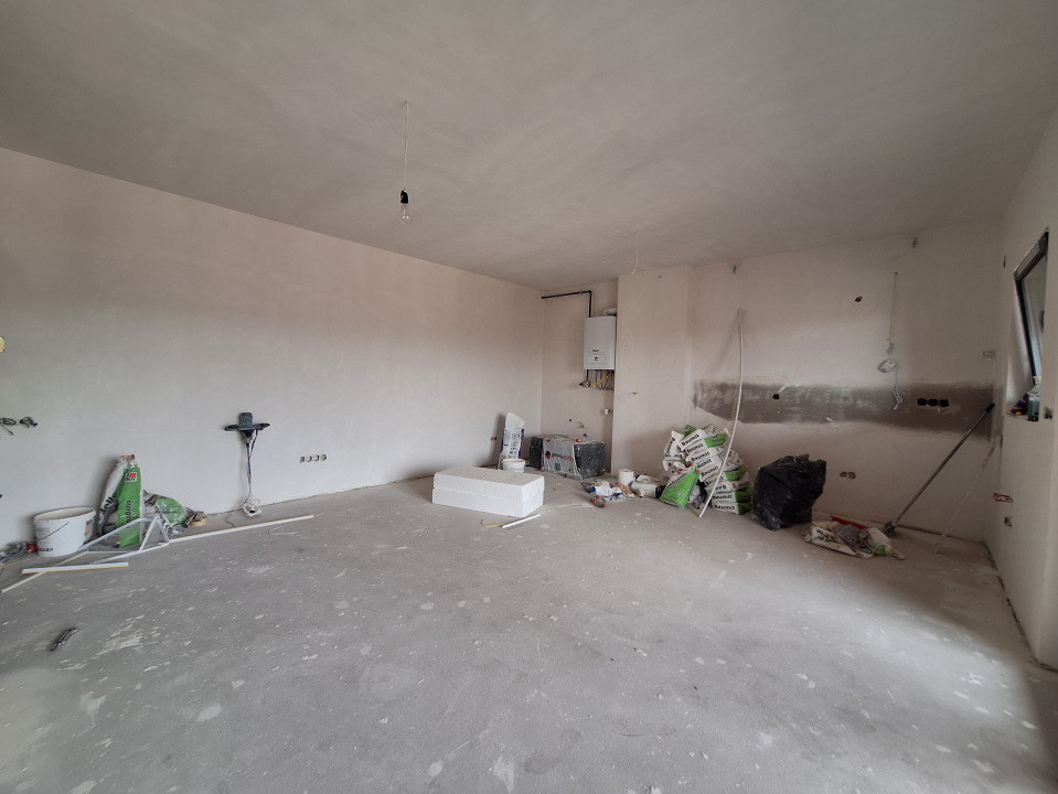Apartament cu 3 camere, semifinisat, terasa, zona Parcului Poligon