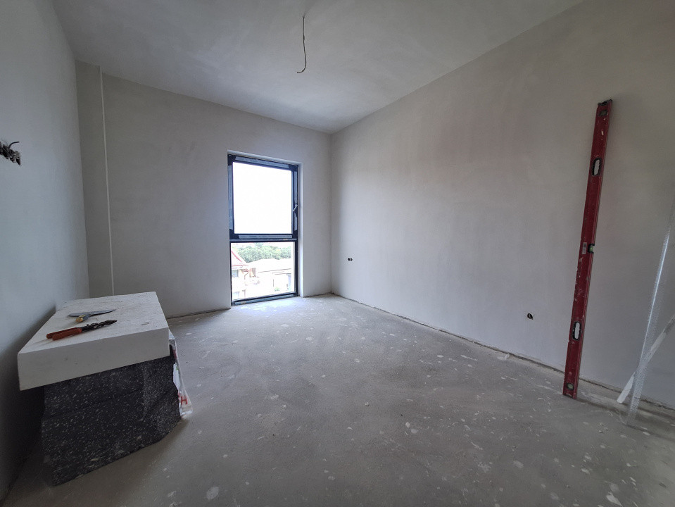 Apartament cu 3 camere, semifinisat, terasa, zona Parcului Poligon