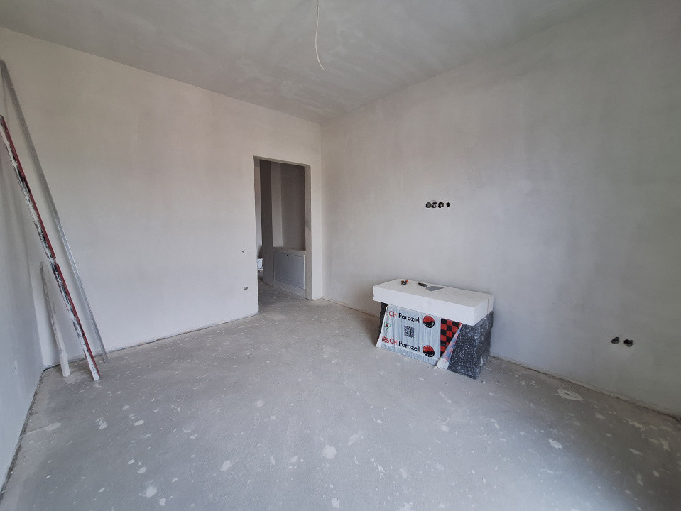 Apartament cu 3 camere, semifinisat, terasa, zona Parcului Poligon