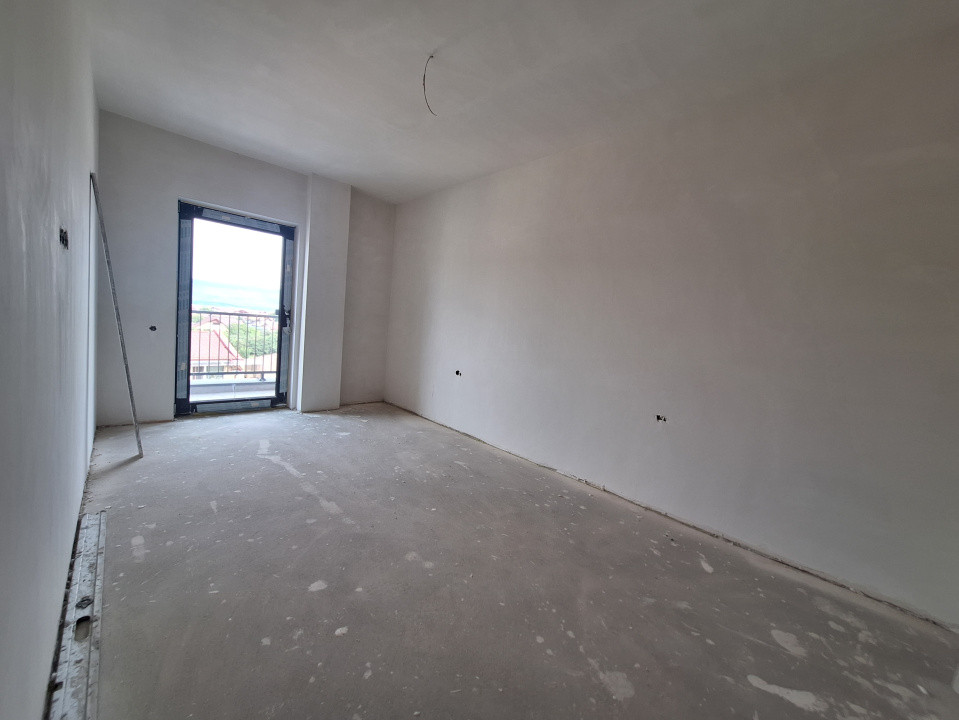 Apartament cu 3 camere, semifinisat, terasa, zona Parcului Poligon