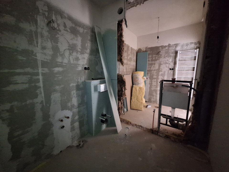 Apartament cu 3 camere, semifinisat, terasa, zona Parcului Poligon