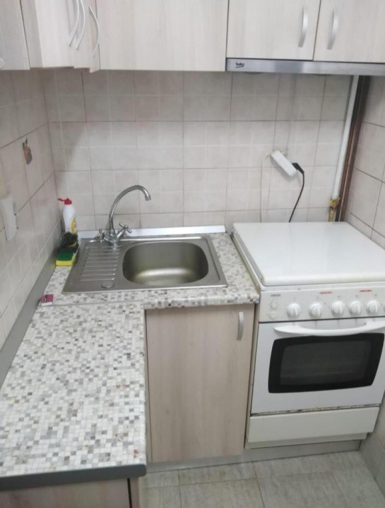 Garsoniera 22 mp, mobilată și utilată, etaj 2, zona Bulevardul Muncii 