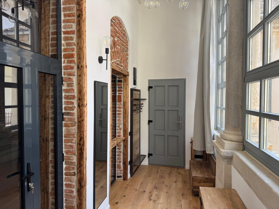 Apartament tip LOFT, la cheie, 50 mp, etaj 1, zona ultracentrală, P-ta Unirii