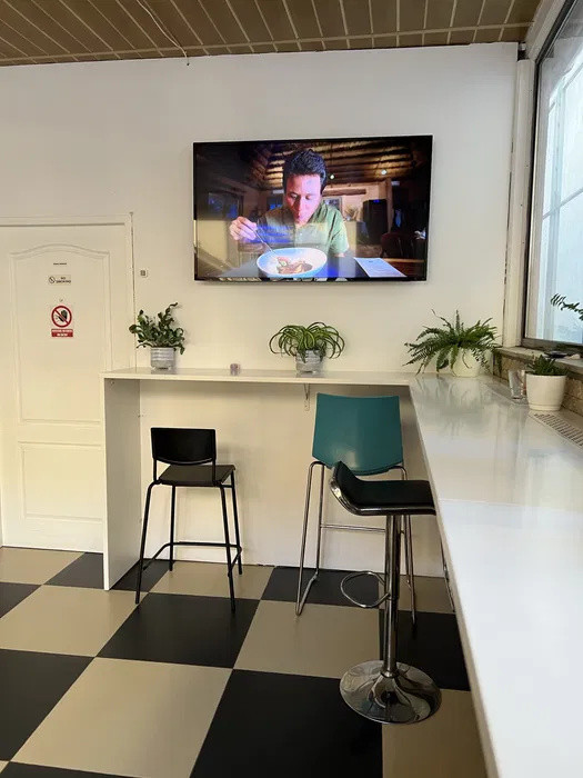 Spațiu autorizat alimentație publică, 148 mp, zona străzii București