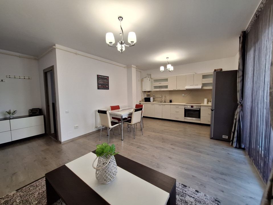 Apartament cu 3 camere, 61 mp, balcon, zona Terra