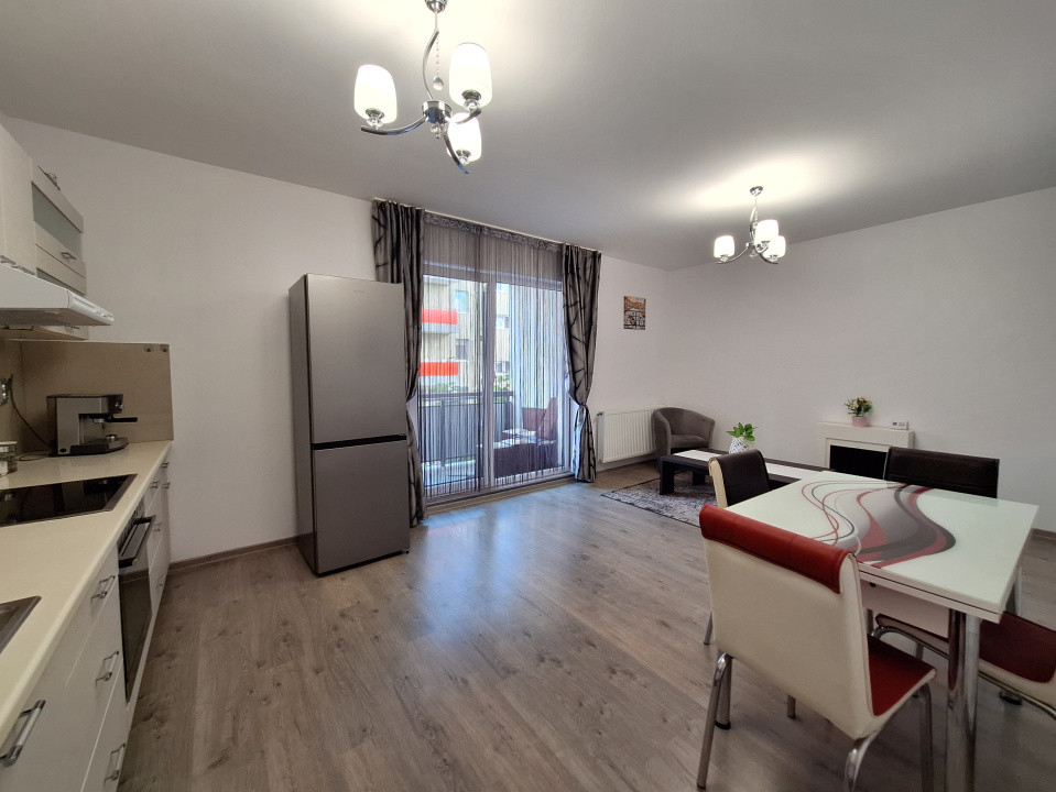 Apartament cu 3 camere, 61 mp, balcon, zona Terra