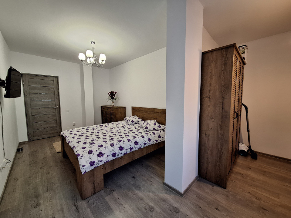 Apartament cu 3 camere, 61 mp, balcon, zona Terra