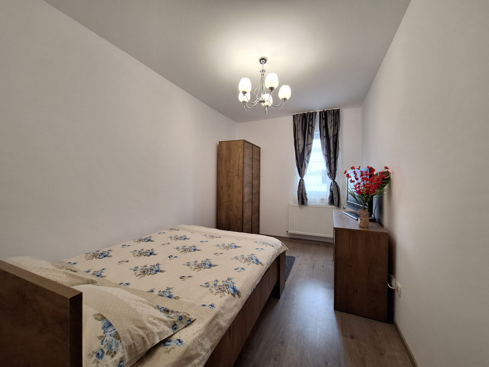 Apartament cu 3 camere, 61 mp, balcon, zona Terra