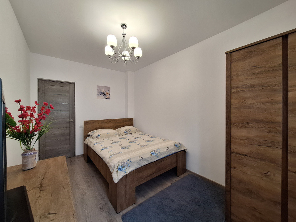 Apartament cu 3 camere, 61 mp, balcon, zona Terra