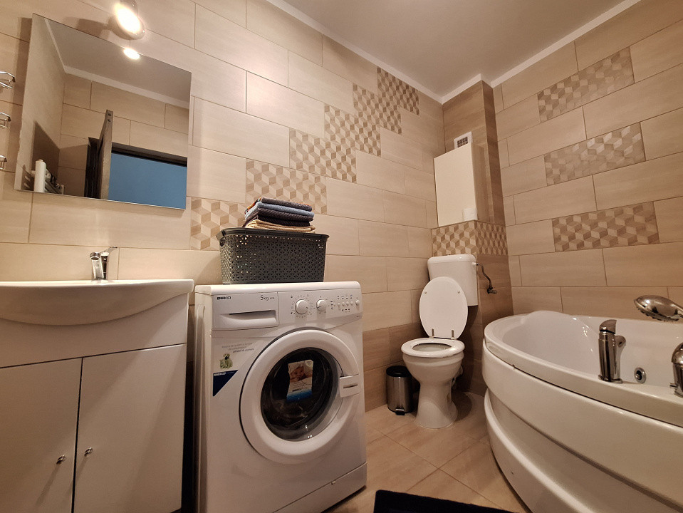 Apartament cu 3 camere, 61 mp, balcon, zona Terra