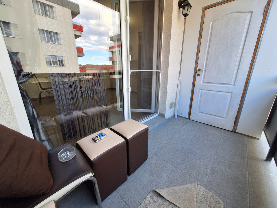 Apartament cu 3 camere, 61 mp, balcon, zona Terra