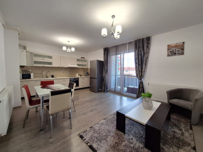 Apartament cu 3 camere, 61 mp, balcon, zona Terra