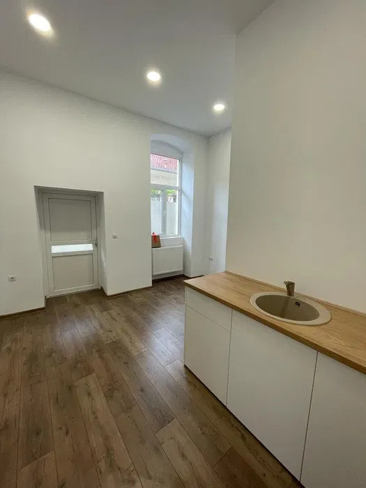 spatiu de birou central , 80 mp ,ultrafinisat 