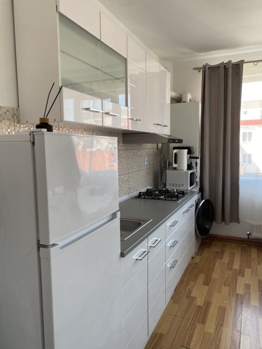 Apartament 2 camere, mobilat utilat, zona Terra