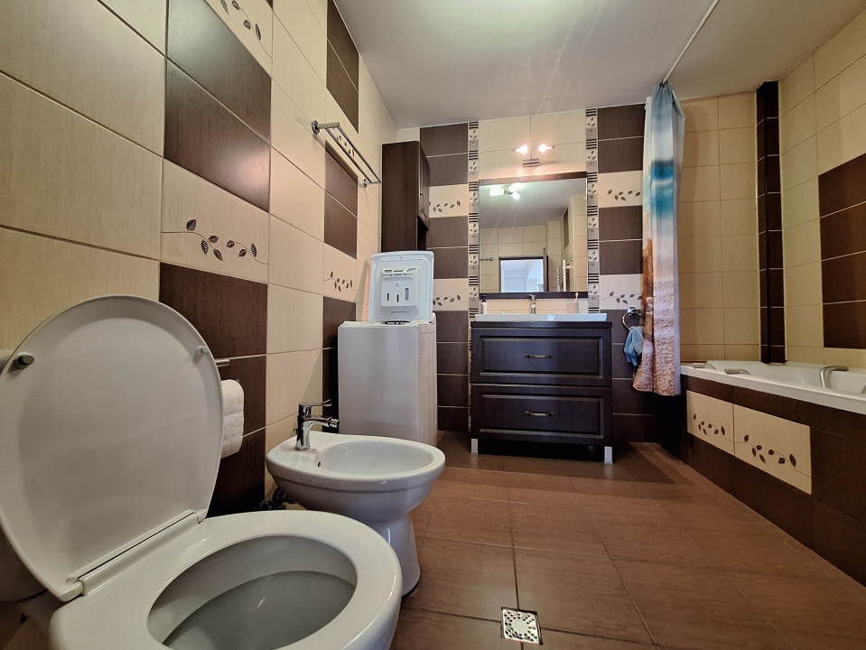 Apartament cu 3 camere, 63 mp, 2 bai, zona Parcului Poligon