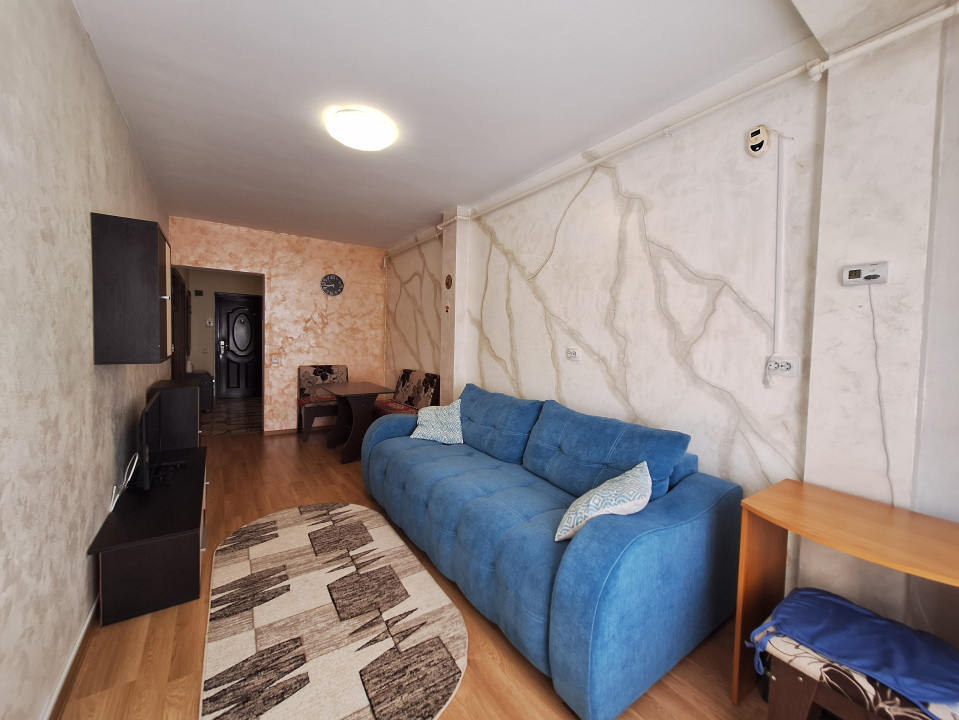 Apartament cu 2 camere, 42 mp, balcon, zona Teilor