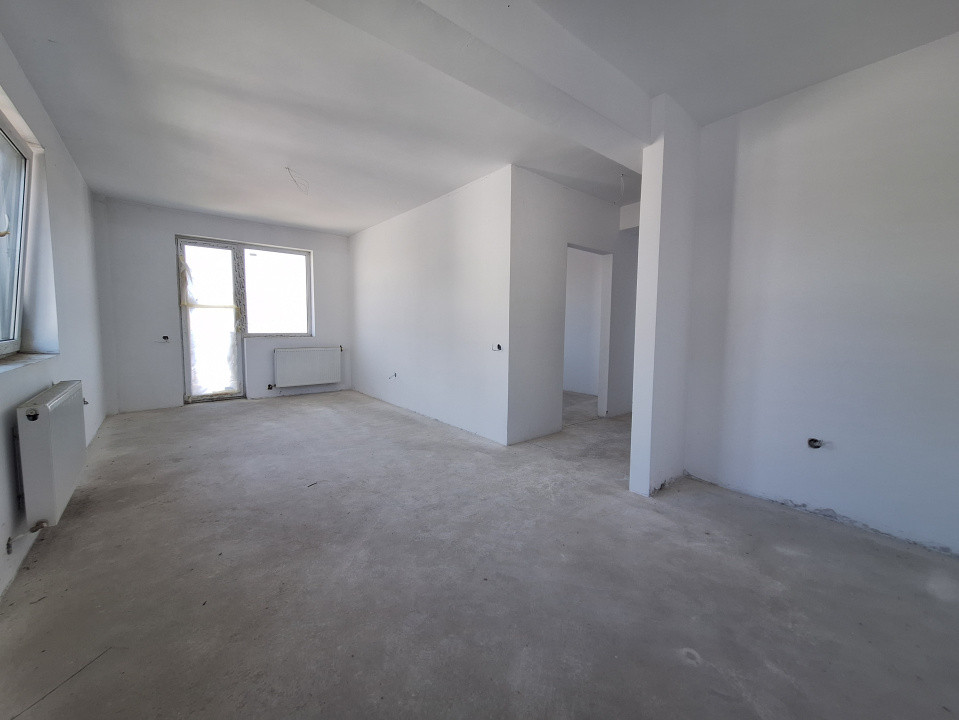 Apartament cu 3 camere semifinisat, balcon, zona Terra