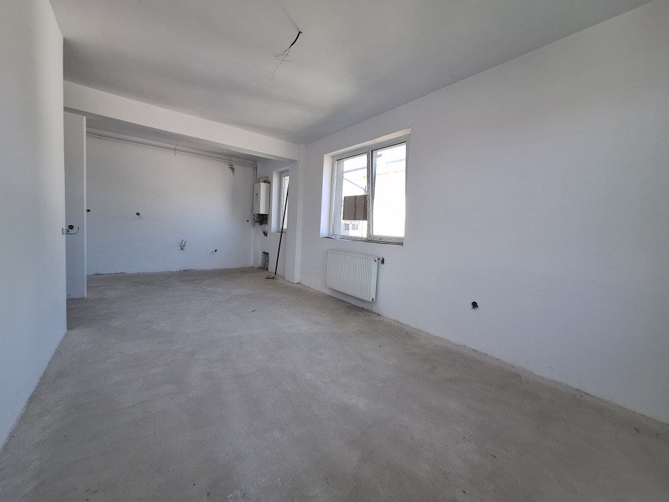 Apartament cu 3 camere semifinisat, balcon, zona Terra