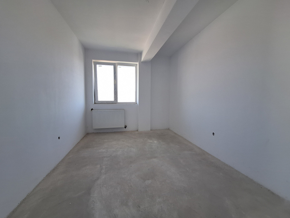 Apartament cu 3 camere semifinisat, balcon, zona Terra