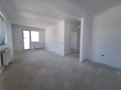 Apartament cu 3 camere semifinisat, balcon, zona Terra
