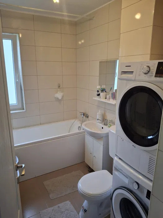 Apartament cu 3 camere, balcon, langa VIVO