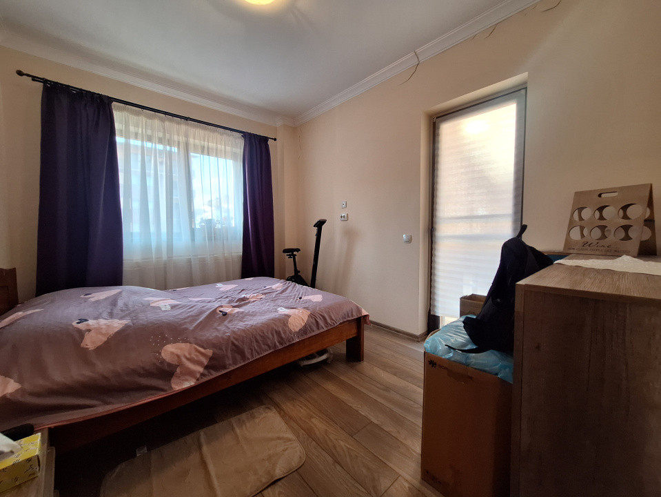 Apartament decomandat, balcon, zona Stejarului