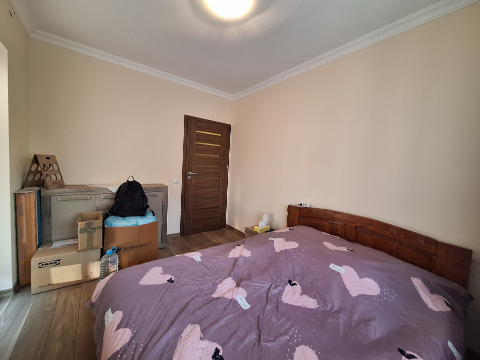 Apartament decomandat, balcon, zona Stejarului