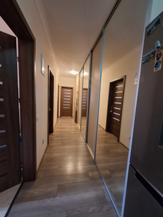 Apartament decomandat, balcon, zona Stejarului