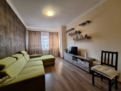 Apartament decomandat, balcon, zona Stejarului