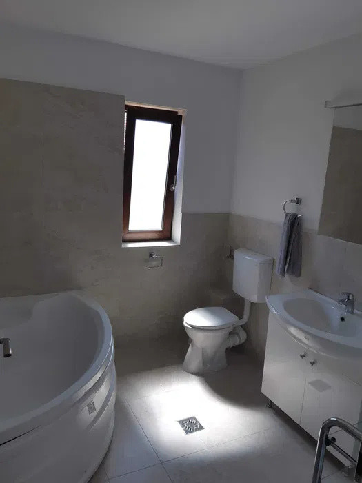 Apartament cu 2 dormitoare + 2 bai, Zorilor
