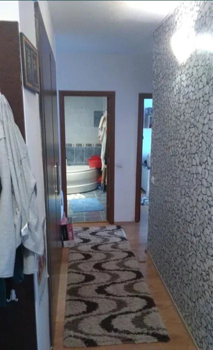 Apartament decomandat, 50 mp, balcon, zona Florilor