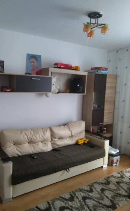 Apartament decomandat, 50 mp, balcon, zona Florilor