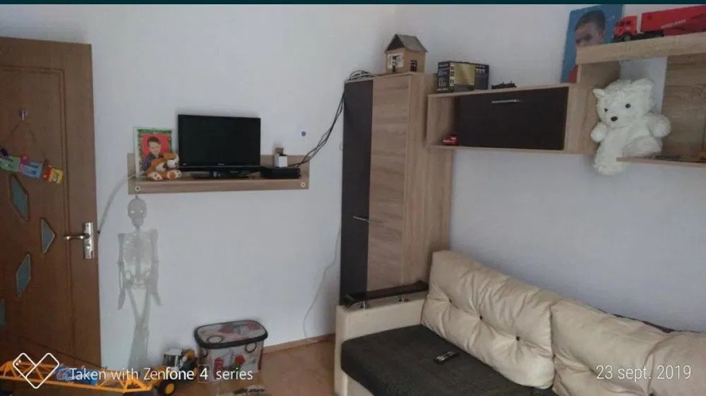 Apartament decomandat, 50 mp, balcon, zona Florilor