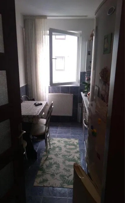 Apartament decomandat, 50 mp, balcon, zona Florilor